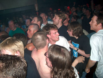 ker-rowd.jpg